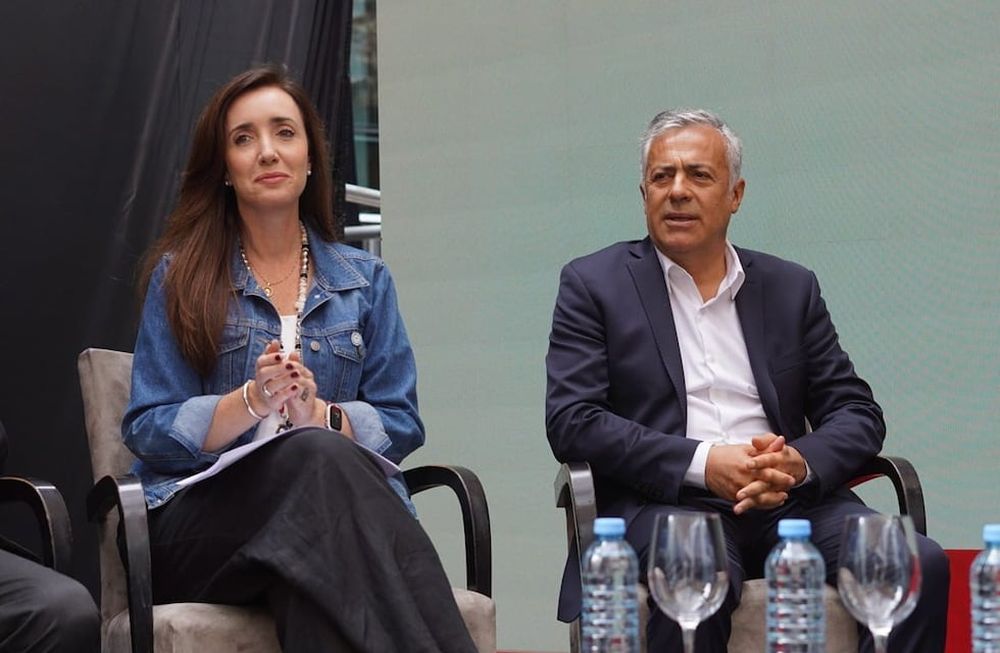 Desayuno Coviar 2024: la vicepresidenta Victoria Villarruel y el gobernador de Mendoza, Alfredo Cornejo (Los Andes)
