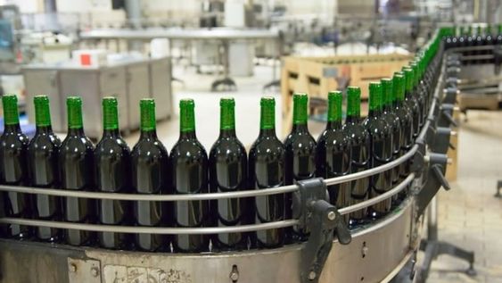En términos generales, la intervención es proponer a bodegas y elaboradores que inmovilicen sus vinos a cambio de una renta financiera.