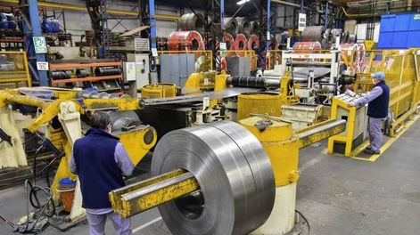 Según una consultora la industria repuntó en julio pero aún quedan meses difíciles. (Foto NA).