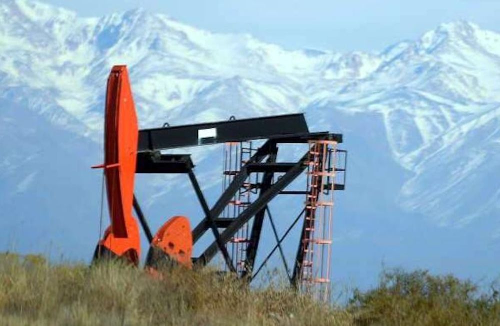 El uso del agua en la extracción de petroleo, tanto de forma tradicional como no convencional, es de los más grandes pero también de los que más empleos y dinero genera.