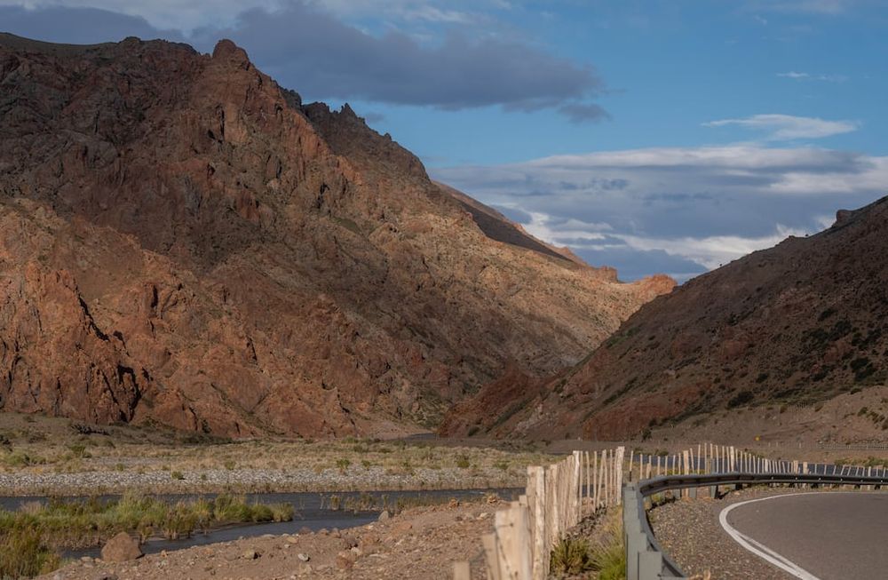 Mendoza 19 de diciembre 2020 Turismo en el departamento de Malargue Rio Grande vista de donde se construira el proyecto hidroelectrico Portezuelo del Viento Foto: Ignacio Blanco / Los Andes