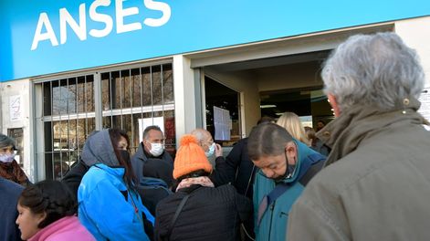 Nueva Moratoria: en Junio, alrededor de 1.800 mendocinos cobrarán su jubilación por primera vez/ Foto: Orlando Pelichotti / Los Andes