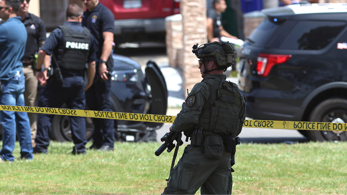 Terror en Estados Unidos: dos adolescentes mataron a tres personas durante un tiroteo en una mezquita
