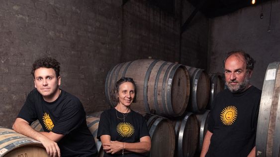 Manuel Michelini, Andrea Mufatto y Gerardo Michelini fueron elegidos como los Winemakers del año por Tim Atkin. - Foto: Gentileza