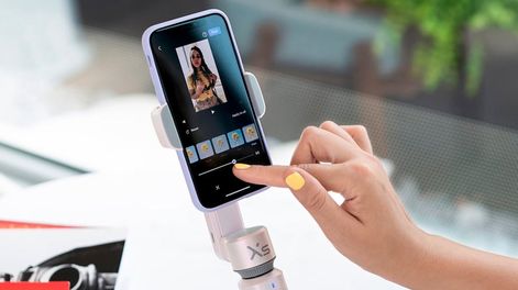 Los Andes | El Selfie stick y estabilizador Zhiyun Smooth XS es una buena opción con precio accesible.