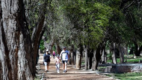 El fin de semana estará caluroso en Mendoza. Foto: Orlando Pelichotti / Los Andes