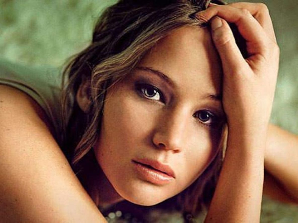 Jennifer Lawrence lució un maxi vestido que favorece a todas las siluetas y edades