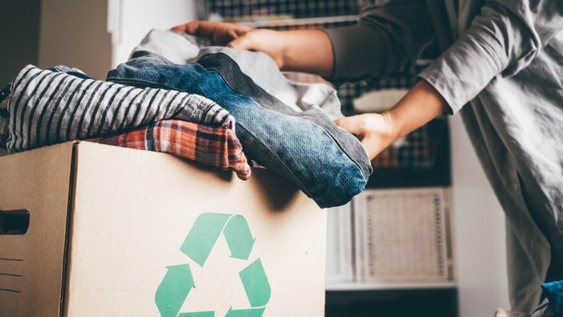 como reciclar las remeras que ya no usas para ahorrar y renovar tu placard