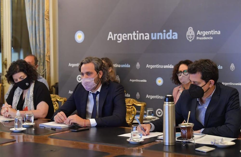 En una reunión con infectólogos, el Gobierno observó que hay una leve desaceleración de casos por las restricciones en vigencia. (Foto: Presidencia)