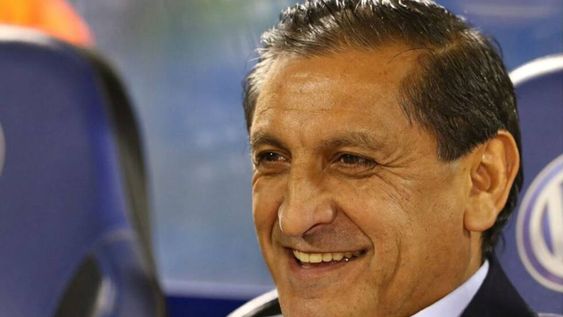 Ramón Díaz volvería a dirigir en el país y ya comienza a cantar el hit Yo Soy Sabalero