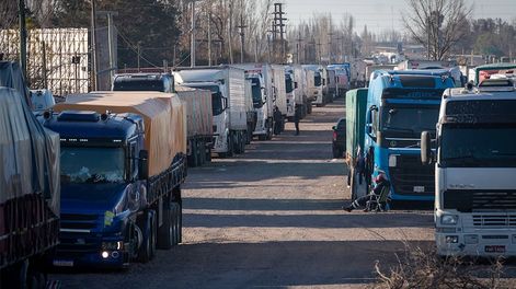 Los Andes | Ayer a la tarde quedó habilitado el cruce internacional tras 12 días de espera y unos 6000 camiones varados en la provincia. Foto: Ignacio Blanco / Los Andes