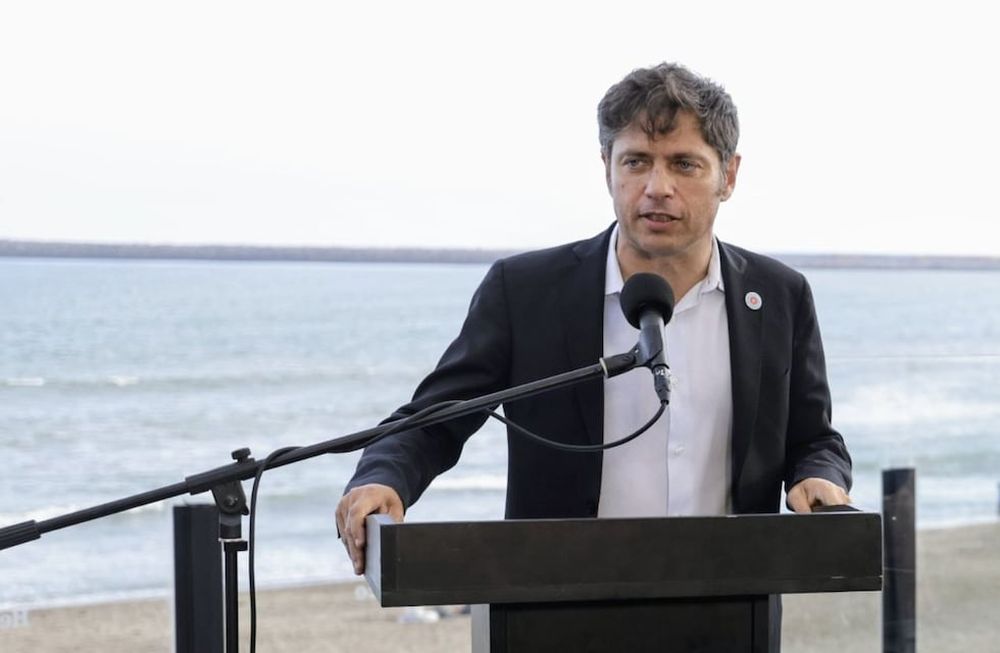 El gobernador de Buenos Aires, Axel Kicillof, denunció “abandono” de parte del Estado nacional durante un acto público en Necochea. (Axel Kicillof / X)