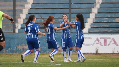 El Tomba no tuvo piedad con las debutantes. Con una impresionante goleada dejó sin respiro a Eva Perón. Ganó 18-0.