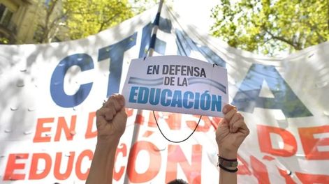 “Seguiremos defendiendo nuestro salario y nuestros derechos ante el ajuste, comunicó el sidicato.