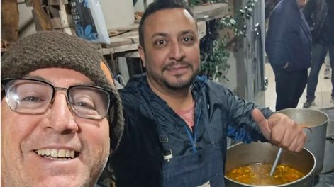 La olla solidaria de Rivadavia y el padre Dany, el cura influencer&nbsp;