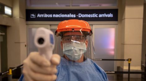 Siguen los controles en el país para evitar más contagios de coronavirus. Ignacio Blanco / Los AndesAeropuertos Argentina 2000 presento las acciones sanitarias que se llevaran a cabo en Mendoza a la espera del retorno de los vuelos Foto: Ignacio Blanco / Los Andes