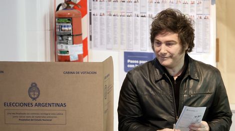 El presidente Javier Milei emite su voto. Los argentinos concurren a las urnas para emitir su voto en las Elecciones legislativas 2025.
