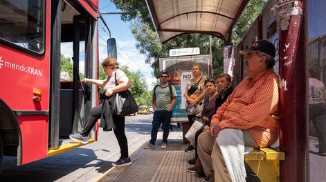 Los Andes | El sueldo de los choferes de micro en Mendoza superó el millón de pesos y se sostiene con subsidios provincialesFoto: Archivo / Los Andes