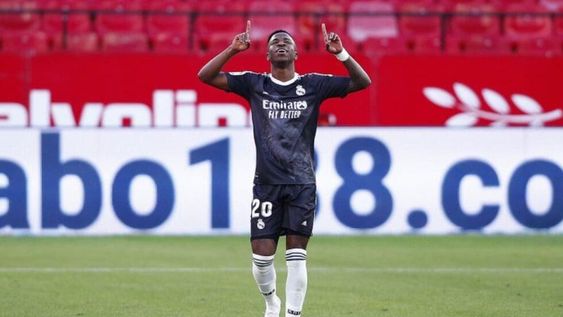 Real Madrid derrotó al Sevilla por 1-0 y se prendió en los puestos de vanguardia. / Gentileza.