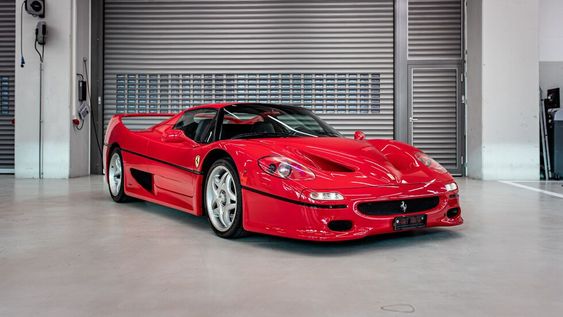 Vettel puso en venta cinco Ferrari