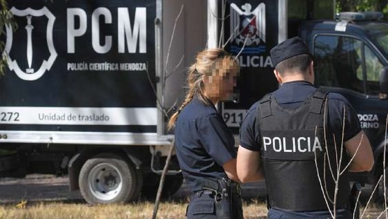 Policía Científica llegó hasta la planta recicladora de Alto Salvador para trabajar en la escena donde fue hallado el cuerpito de la beba. - Archivo / Los Andes