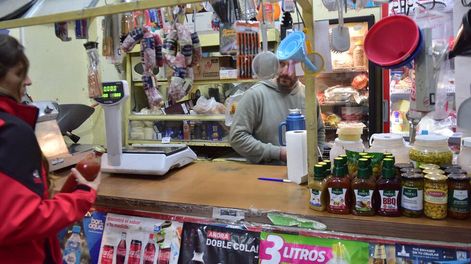 Los descuentos en almacenes de barrio y carnicerías continuarán vigentes durante mayo.