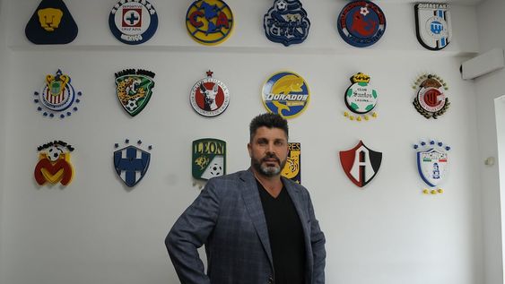 Quién es Christian Bragarnik, el polémico hombre que se adueña del fútbol nacional