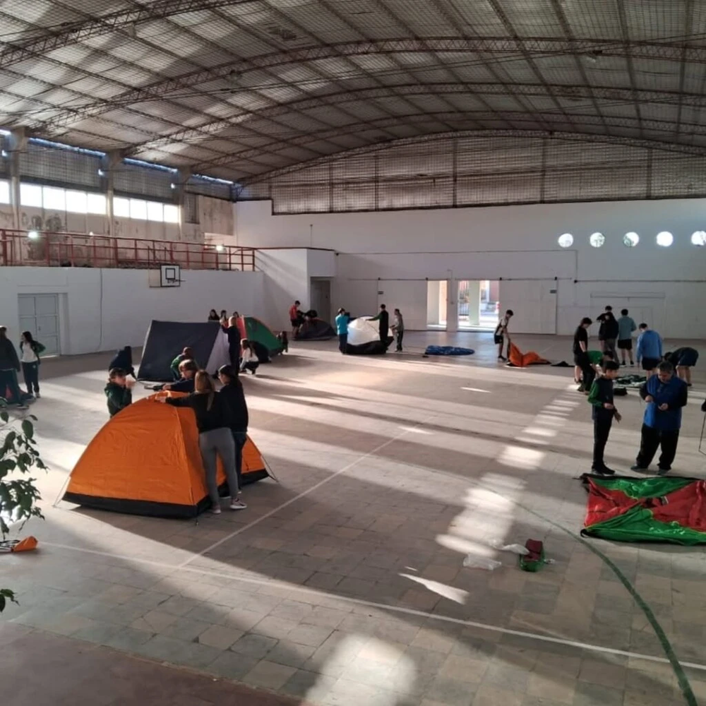 Así es el colegio al que asisitó de adolescente Emilia Mernes. Así es el colegio al que asisitó de adolescente Emilia Mernes.