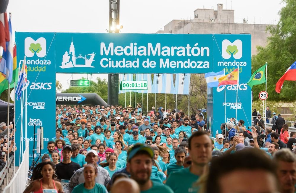 Más de 2000 corredores nacionales e internacionales compartieron la séptima edición de la Media Maratón