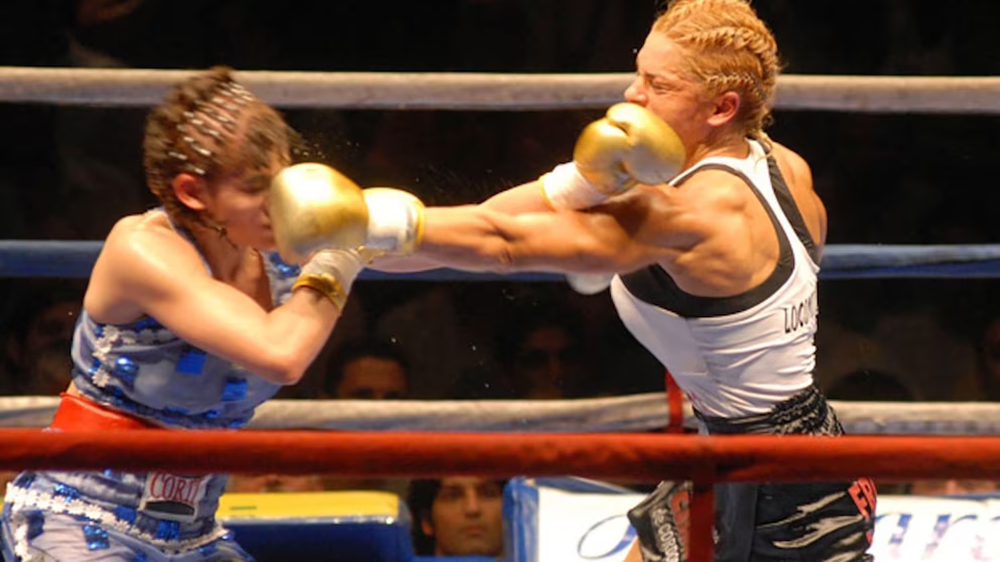 La Locomotora y La Tigresa se enfrentaron el 4 de diciembre de 2008 en el Luna Park. Estuvieron en juego los títulos mundiales de la categoría supergallo del Consejo Mundial de Boxeo (CMB -Oliveras) y Asociación Mundial (AMB- Acuña).