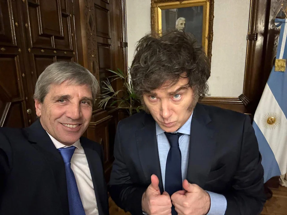 Milei vierde de daling van de inflatie met lof voor minister Caputo.