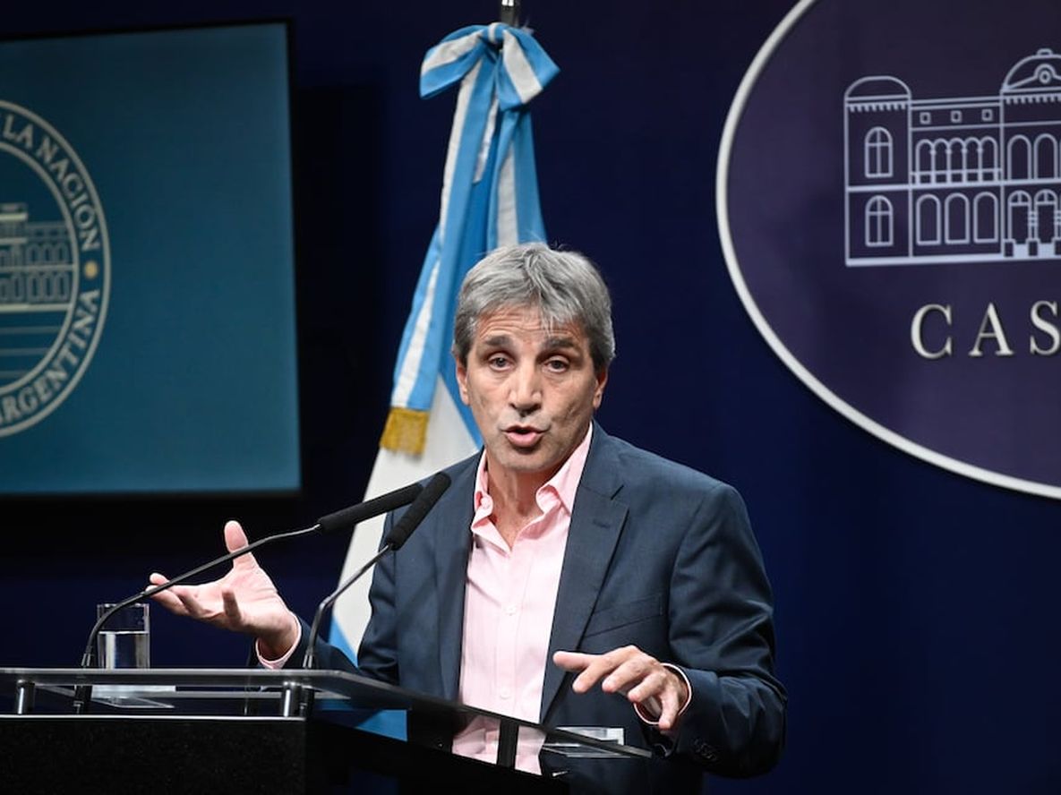 Luis Caputo anunció que hubo superávit fiscal en agosto&nbsp;