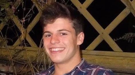 Falleció por cumplir con un rito universitario de tomar vodka en la cabeza de un cerdo
