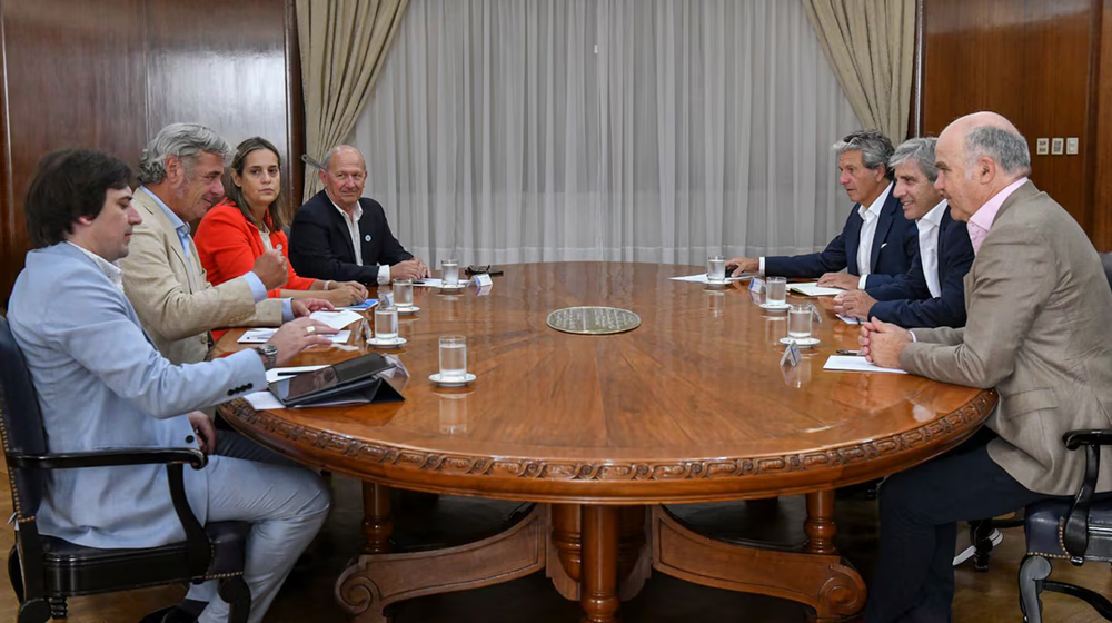 Tras la reunión con Luis Caputo, el campo insiste con eliminar las retenciones y reclama más fondos. Foto: X / @SociedadRural
