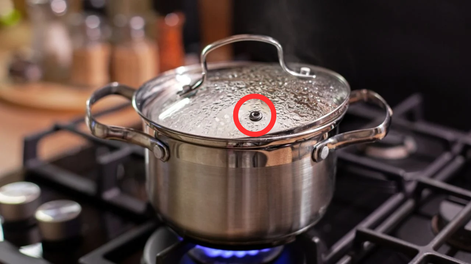 Curiosidades: cuál es la función que nadie conoce de los agujeritos en las tapas de las ollas.