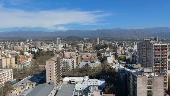 Se prevé una una jornada parcialmente nublada con descenso de la temperatura y vientos moderados del sudeste. Foto: Orlando Pelichotti