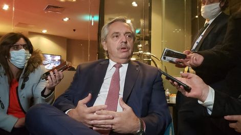 Alberto Fernández, desde Edimburgo, hablando de la renegociación con el FMI. (Enviado Especial)