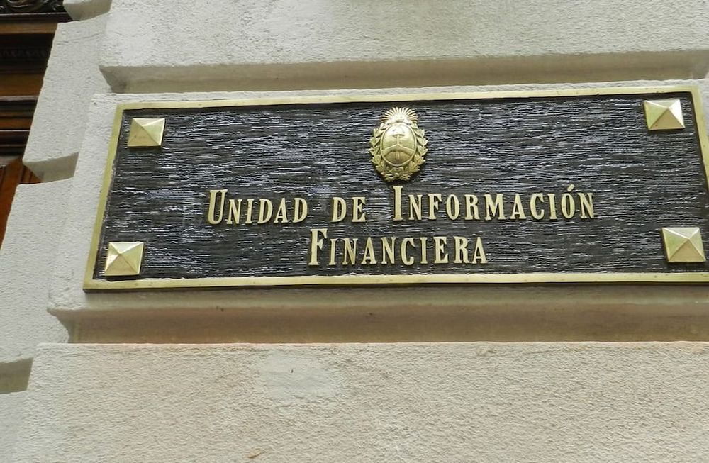 La UIF se queda sin presidente.