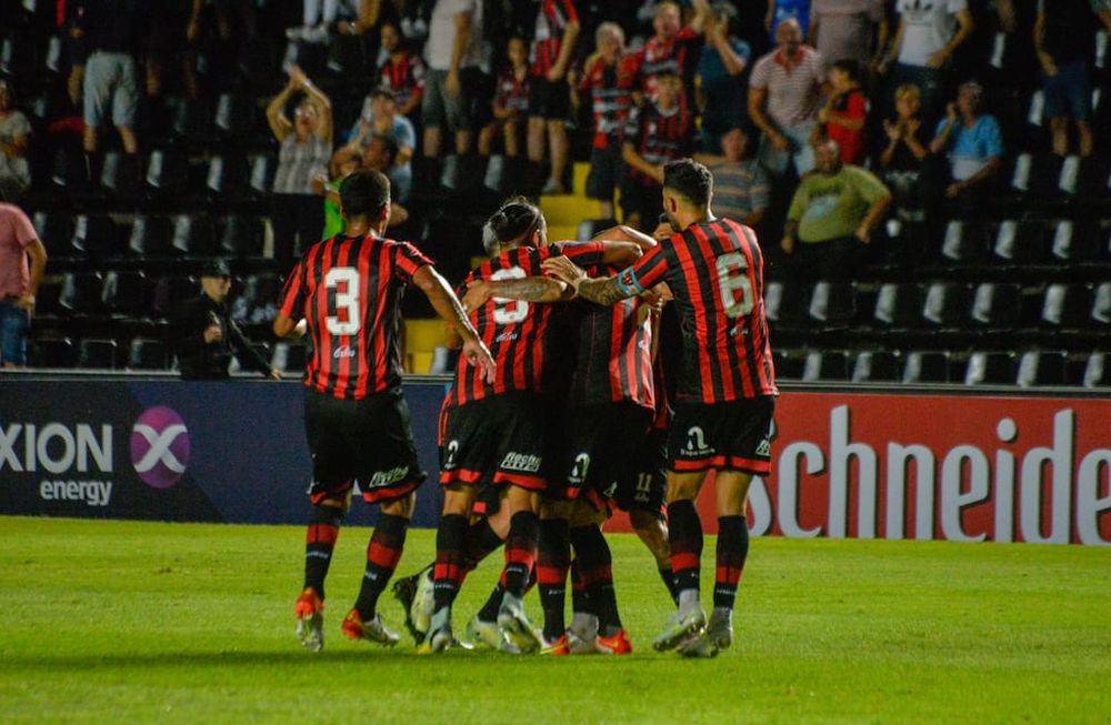 El campeón Patronato arrancó la defensa del título en la Copa Argentina con victoria 2-0 ante Gimnasia y Tiro de Salta. (@ClubPatronatoOf)