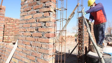 Los Andes | Los nuevos créditos hipotecarios financian la compra de un inmueble y su ampliación o mejora, pero sólo un banco permite destinar los fondos a construcción. Foto: Los Andes