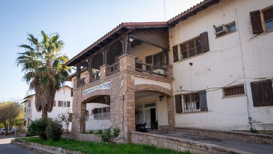 Al Este de la planta potabilizadora Alto Godoy, a la escuela Hogar Eva Perón se accede por avenida Carlos Thays. | Foto: Ignacio Blanco / Los Andes