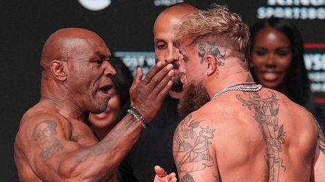 Los Andes | Mike Tyson y Jake Paul durante el pesaje previo a su combate en el Estadio AT&T el jueves 14 de noviembre del 2024 en Irving. / Gentileza.