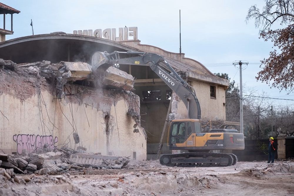 Transforman 3 amplias bodegas centenarias abandonadas en nuevas calles, barrios y sitios urbanos en Godoy Cruz
