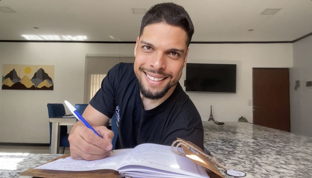 Viniciuz el brasileño que la rompe en redes  (1).PNG
