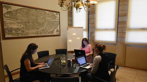 Los Andes | Muchos usuarios admiten que compartir un espacio de trabajo reduce los costos comparado con una oficina tradicional. / Foto: Gustavo Rogé