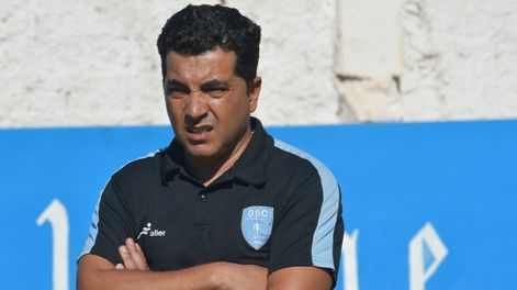 Los Andes | Rodrigo Alessandrello es el entrenador de Gutiérrez, el vigente campeón de la Liga Mendocina de Fútbol que hoy va por su cuarta victoria al hilo en el campeonato. Foto: Orlando Pelichotti / Los Andes