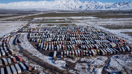 El cierre del paso internacional provoca pérdidas de entre US$ 1,5 y 2 millones por día al sector transportista. Foto: archivo Los Andes