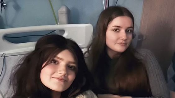 Megan (derecha) incluso se sometió a una resonancia magnética de pies a cabeza, que resultó completamente clara, y los médicos calificaron el fenómeno como una cosa gemela.