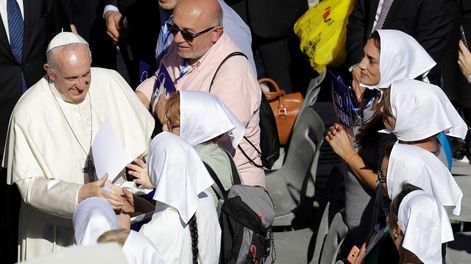 El Papa  publica un libro sobre la Virgen y habla del dolor de Madres de Plaza de Mayo