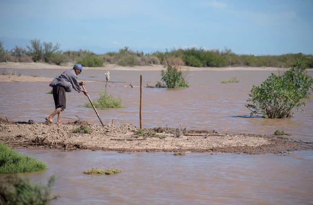 El río Mendoza, alimentado por las subcuencas de Horcones y Tupungato, experimentó un aumento significativo en su caudal, llevando consigo la esperanza de un respiro para los pobladores locales. Foto: Archivo.